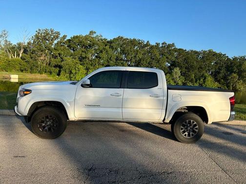 Ice Cap 2023 Toyota Tacoma SR5
