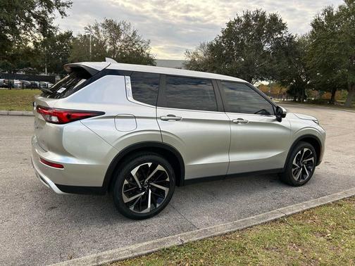 2022 Mitsubishi Outlander Black Edition 2WD