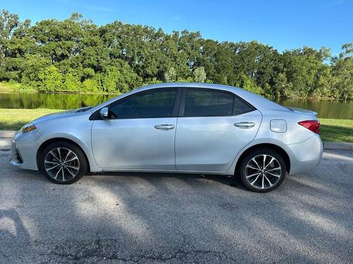 Classic Silver Metallic 2019 Toyota Corolla SE
