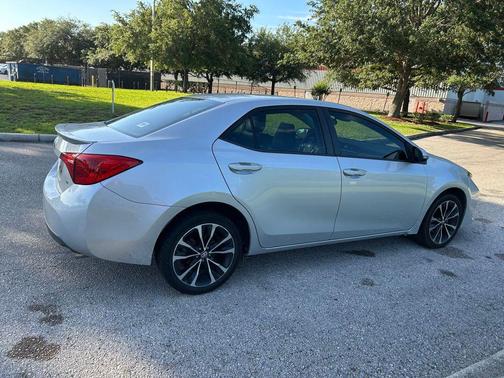 Classic Silver Metallic 2019 Toyota Corolla SE