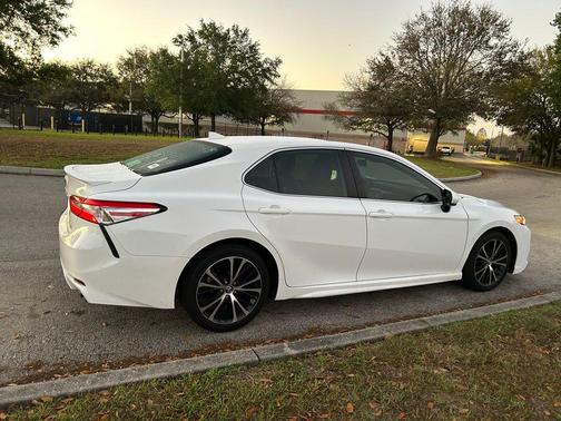 2020 Toyota Camry SE
