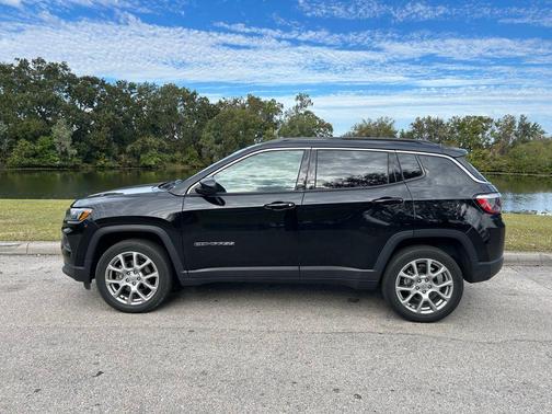 2022 Jeep Compass Latitude Lux