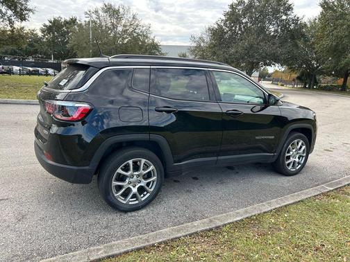 2022 Jeep Compass Latitude Lux