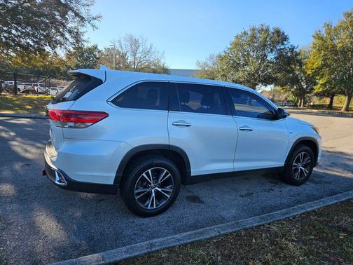 2019 Toyota Highlander LE I4