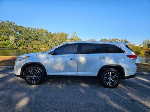 2019 Toyota Highlander LE I4