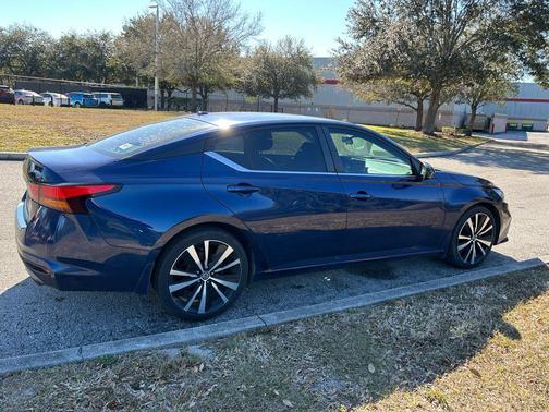 2021 Nissan Altima SR FWD