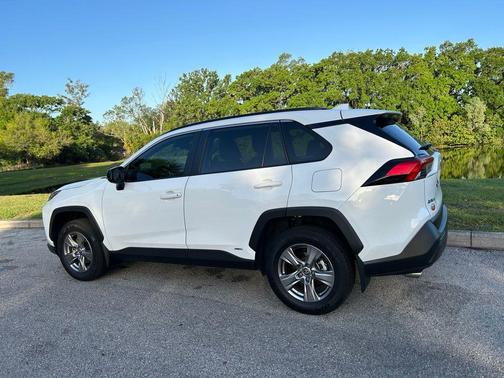 2024 Toyota RAV4 Hybrid SE