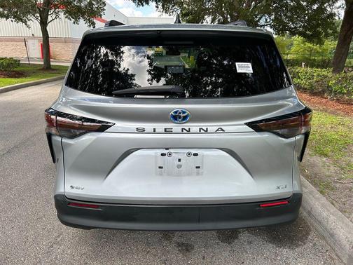 Celestial Silver Metallic 2025 Toyota Sienna XLE