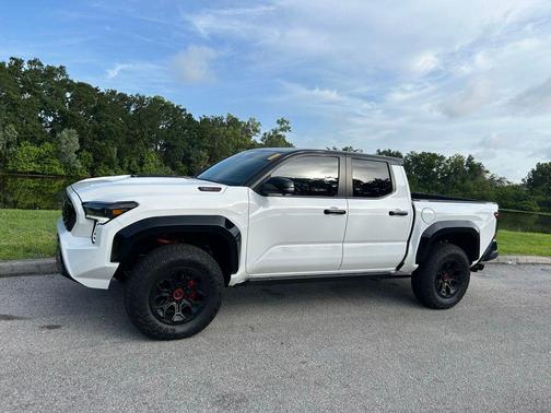 Ice Cap w/Black Roof 2025 Toyota Tacoma Hybrid TRD Pro