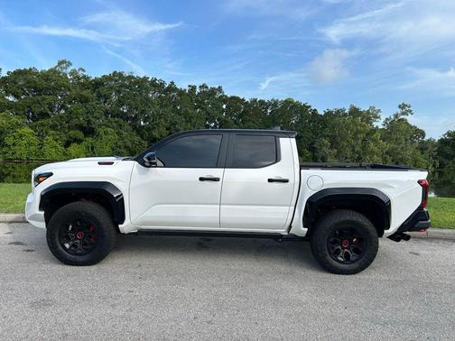 Ice Cap w/Black Roof 2025 Toyota Tacoma Hybrid TRD Pro