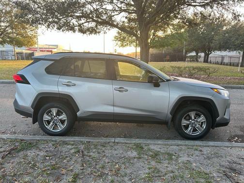 2025 Toyota RAV4 Hybrid LE