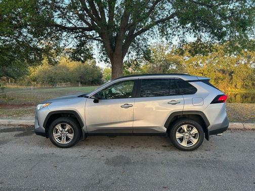 2025 Toyota RAV4 Hybrid LE