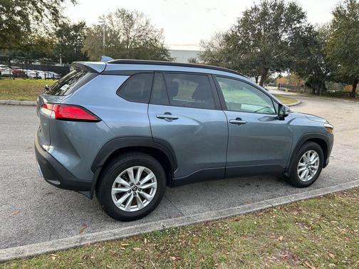 2024 Toyota Corolla Cross LE