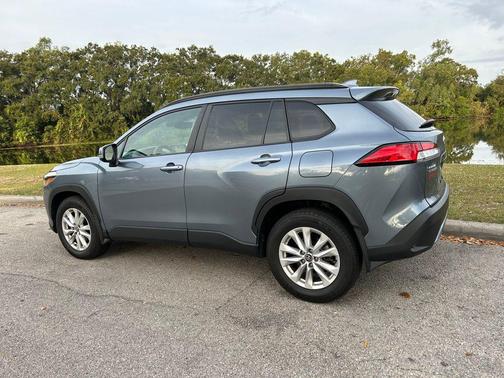 2024 Toyota Corolla Cross LE