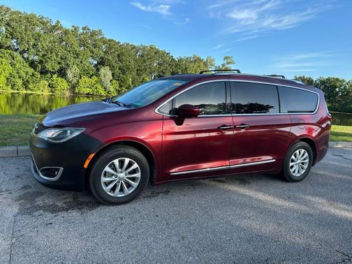 Velvet Red Pearlcoat 2020 Chrysler Pacifica Touring L
