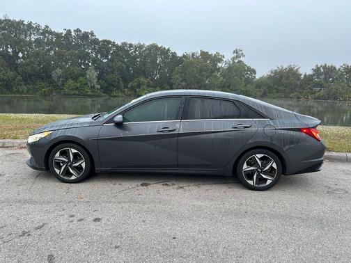 2021 Hyundai ELANTRA Limited