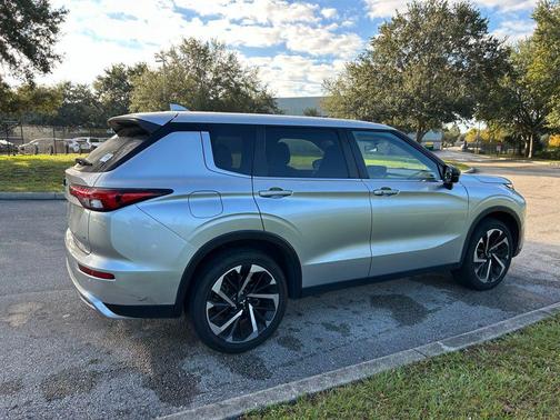 2022 Mitsubishi Outlander SE