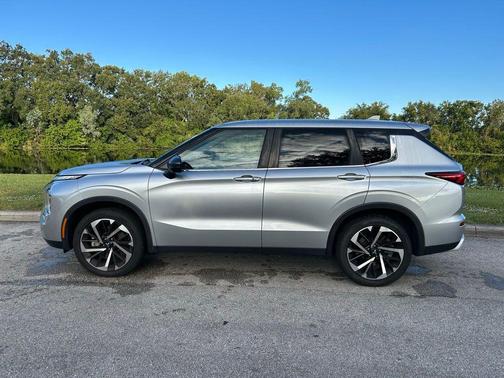 2022 Mitsubishi Outlander SE