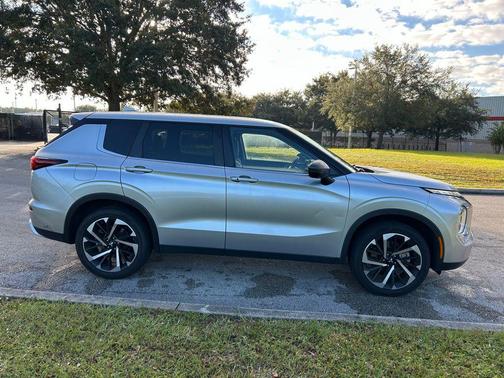 2022 Mitsubishi Outlander SE
