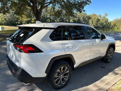 2024 Toyota RAV4 Hybrid XLE Premium