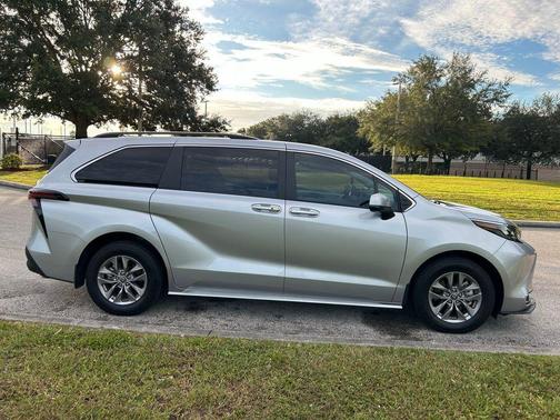 2024 Toyota Sienna XLE 7 Passenger