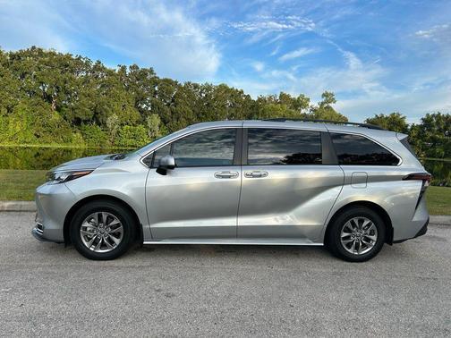 2024 Toyota Sienna XLE 7 Passenger