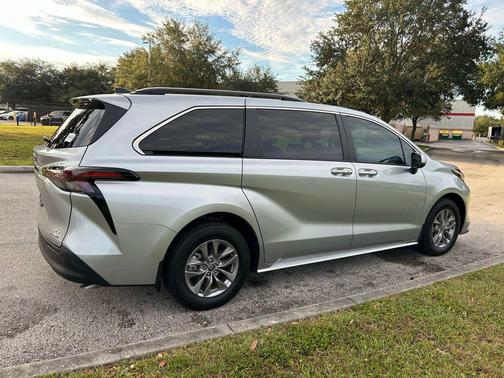 2024 Toyota Sienna XLE 7 Passenger