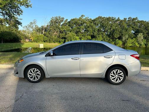 Classic Silver Metallic 2017 Toyota Corolla LE