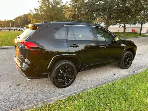 2024 Toyota RAV4 Hybrid SE