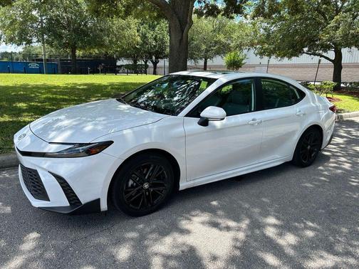 Ice Cap 2025 Toyota Camry SE