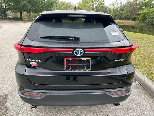 Black 2021 Toyota Venza LE