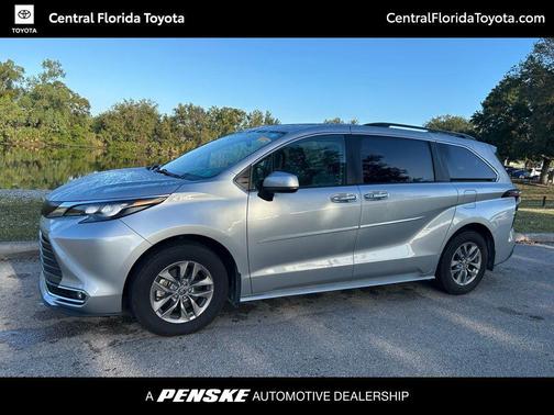 2024 Toyota Sienna XLE