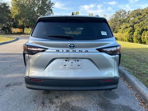 2024 Toyota Sienna XLE