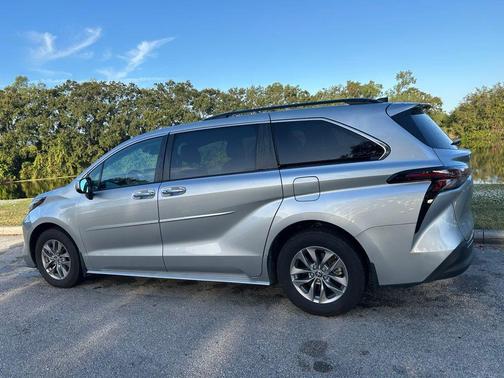 2024 Toyota Sienna XLE