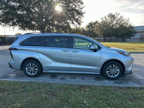 2024 Toyota Sienna XLE