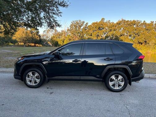 2025 Toyota RAV4 Hybrid SE