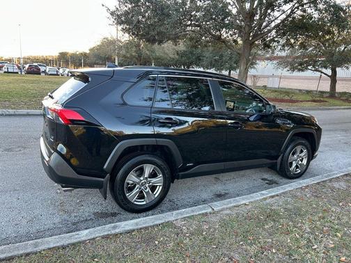2025 Toyota RAV4 Hybrid SE