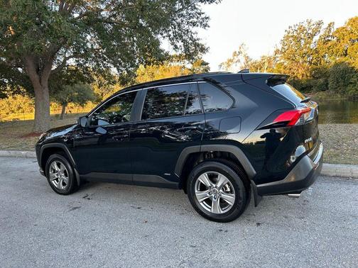 2025 Toyota RAV4 Hybrid SE