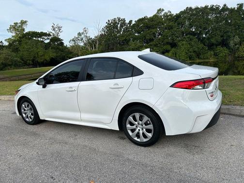Ice Cap 2025 Toyota Corolla LE