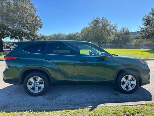 2023 Toyota Highlander LE