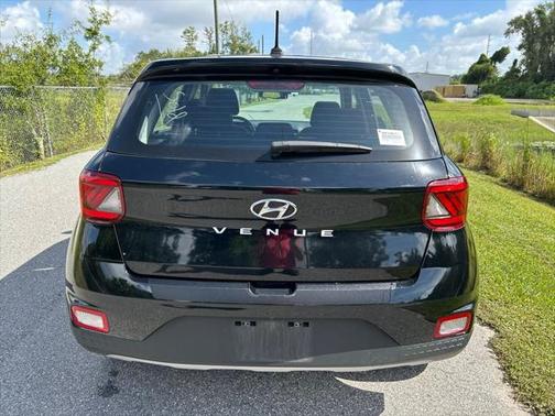 2023 Hyundai VENUE SE