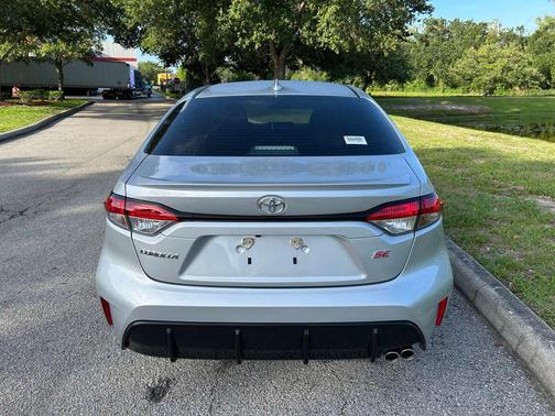 Classic Silver Metallic 2024 Toyota Corolla SE
