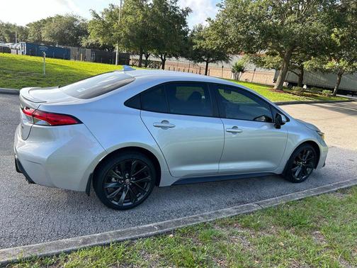 Classic Silver Metallic 2024 Toyota Corolla SE