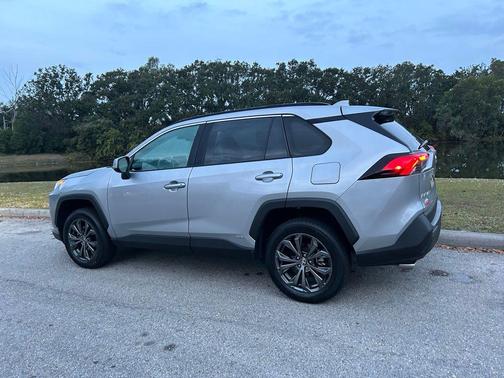 2023 Toyota RAV4 Hybrid XLE Premium