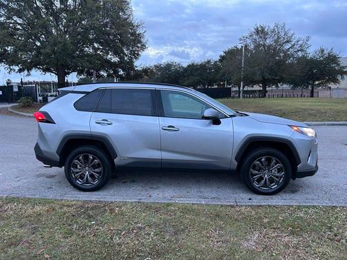 2023 Toyota RAV4 Hybrid XLE Premium