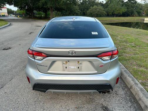 Classic Silver Metallic 2021 Toyota Corolla SE