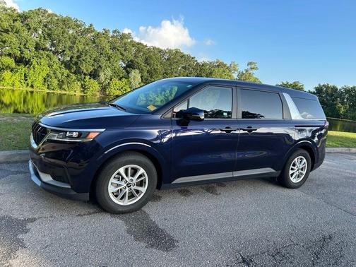 Deep Chroma Blue 2024 Kia Carnival LX