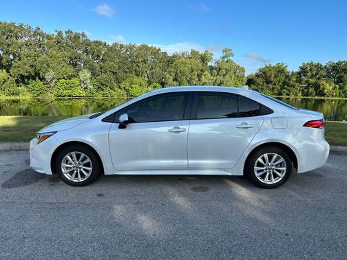 2024 Toyota Corolla Hybrid SE
