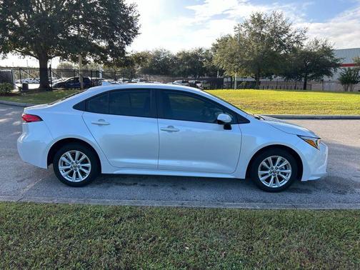 2024 Toyota Corolla Hybrid SE