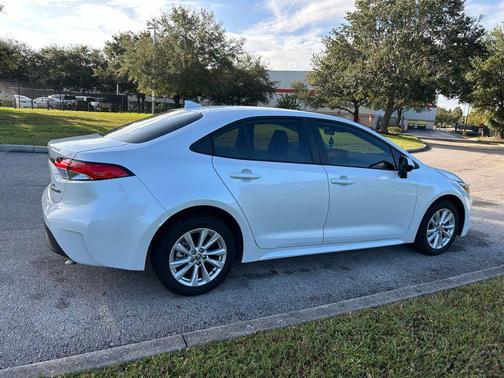 2024 Toyota Corolla Hybrid SE